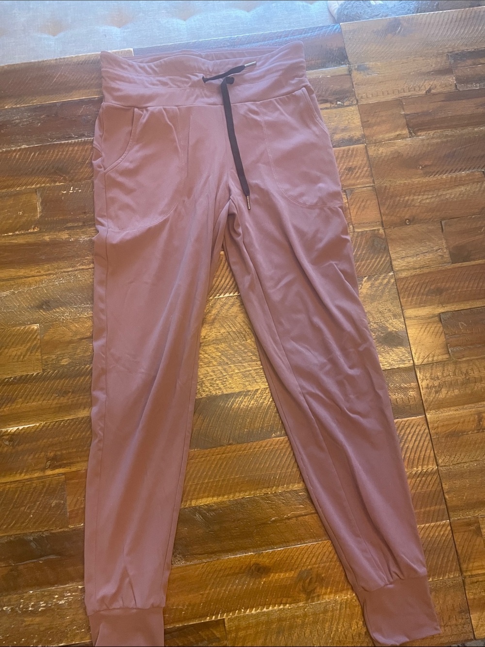 High-Waist Dusty Rose Leggings with Subtle Logo
